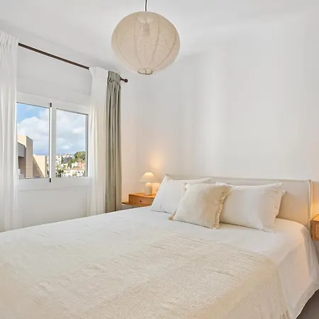 Apartment 4br Penthouse W Pool & Parking 500m From The