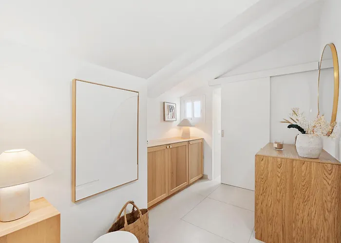 4br Penthouse W Pool & Parking 500m From The