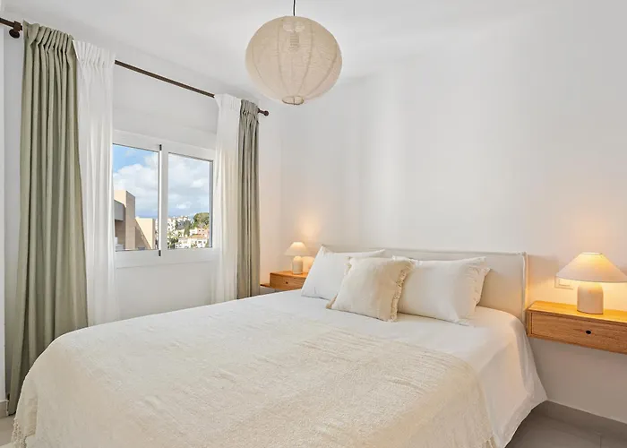 Apartman 4br Penthouse W Pool & Parking 500m From The