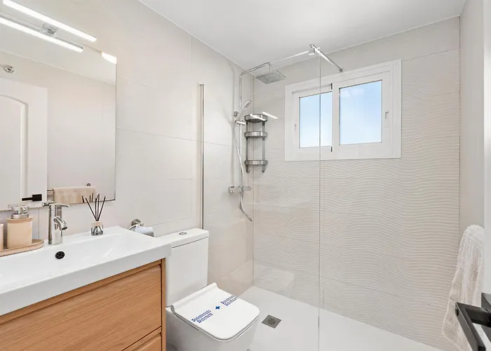 4br Penthouse W Pool & Parking 500m From The *