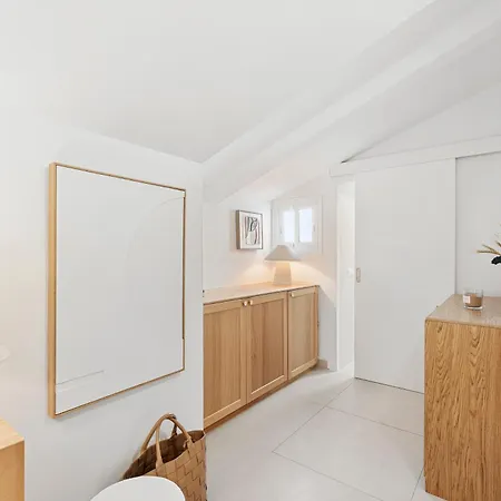 4br Penthouse W Pool & Parking 500m From The