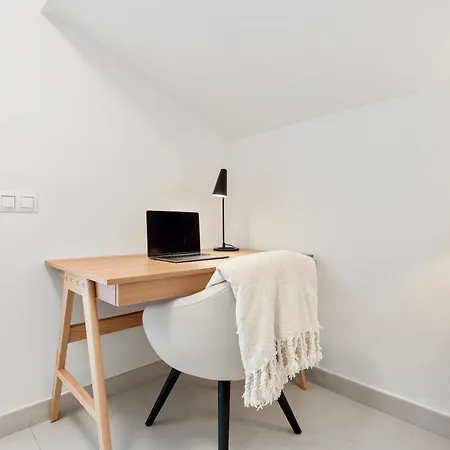 4br Penthouse W Pool & Parking 500m From The Appartamento *