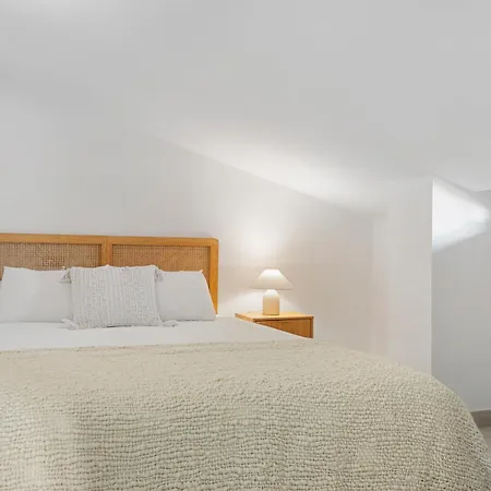 Appartamento 4br Penthouse W Pool & Parking 500m From The *