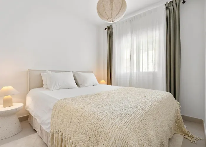 Daire 4br Penthouse W Pool & Parking 500m From The Marbella