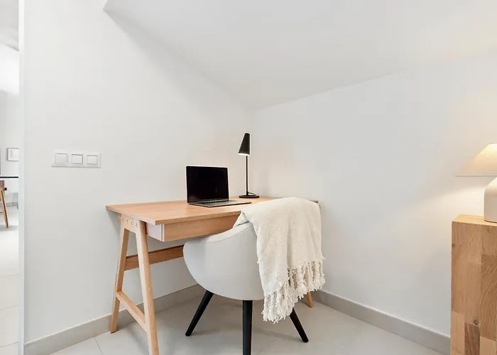 4br Penthouse W Pool & Parking 500m From The Daire *